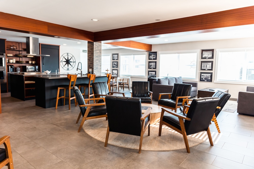 #5 and #8 Compass Suite photo 1