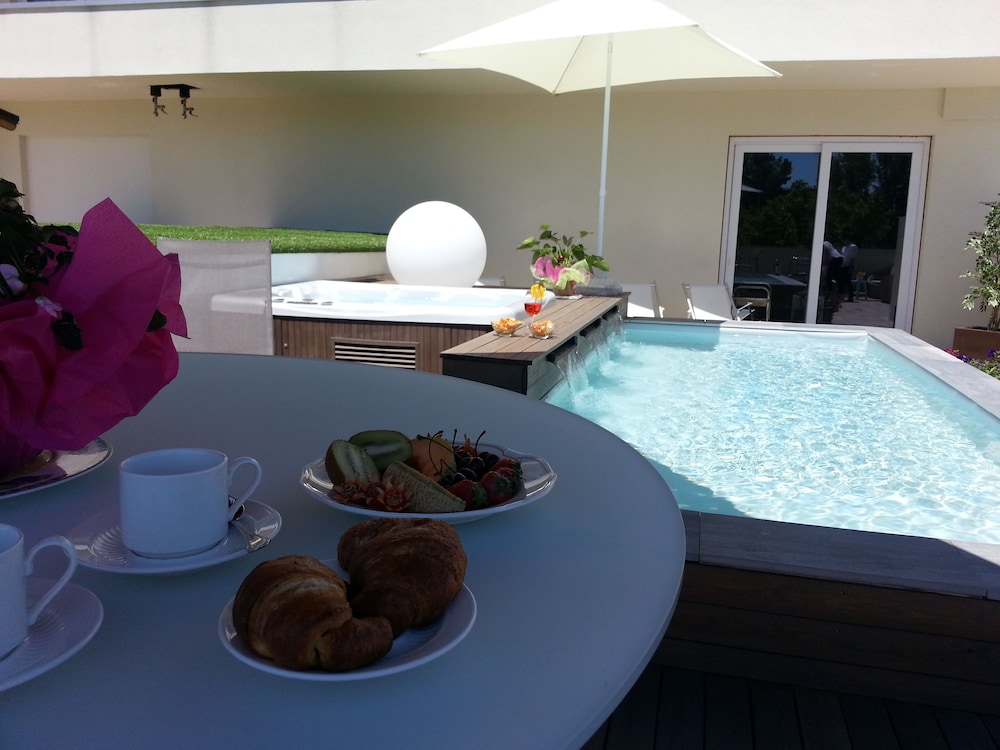 Luxury Room, 1 Double Bed, Hot Tub photo 2