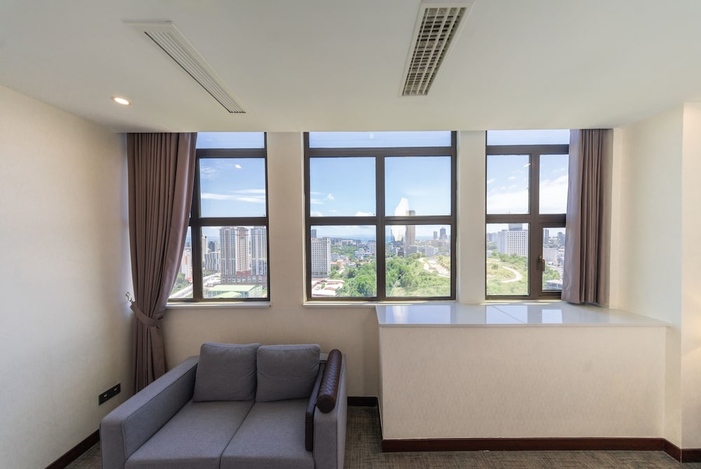 Suite, 1 Bedroom - Photo 3