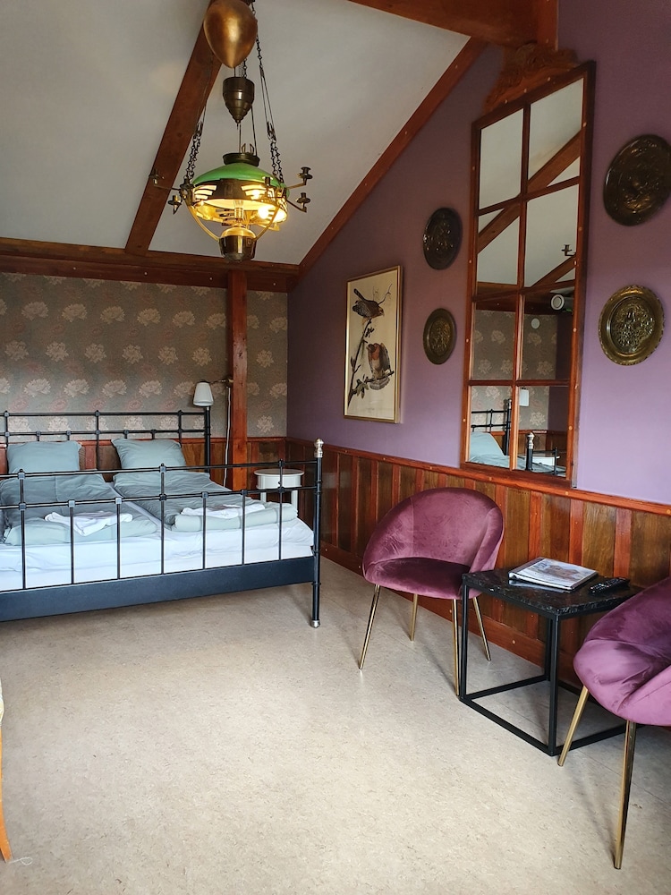 Double Room, 1 Queen Bed (Flora) photo 1