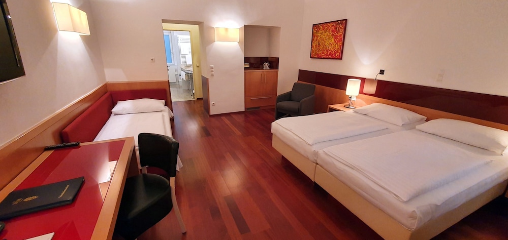 Deluxe Quadruple Room