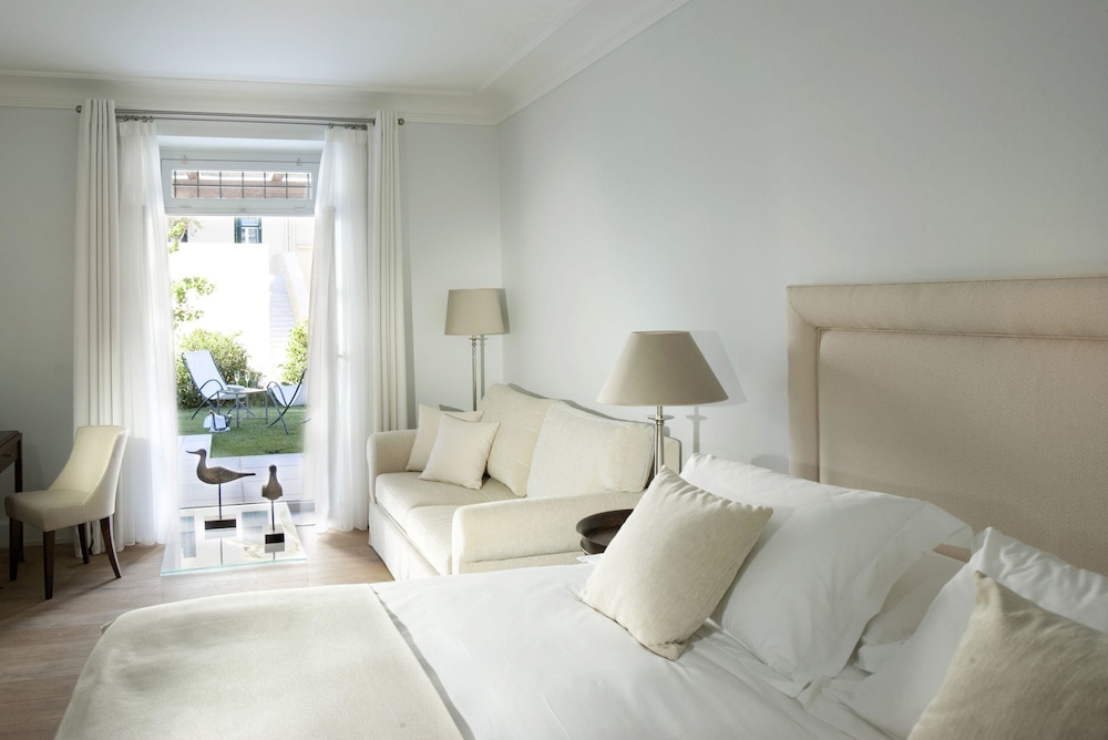 Suite (The Pool Suite) photo 2