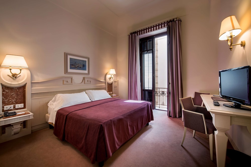 Standard Room, Multiple Beds, Non Smoking photo 3