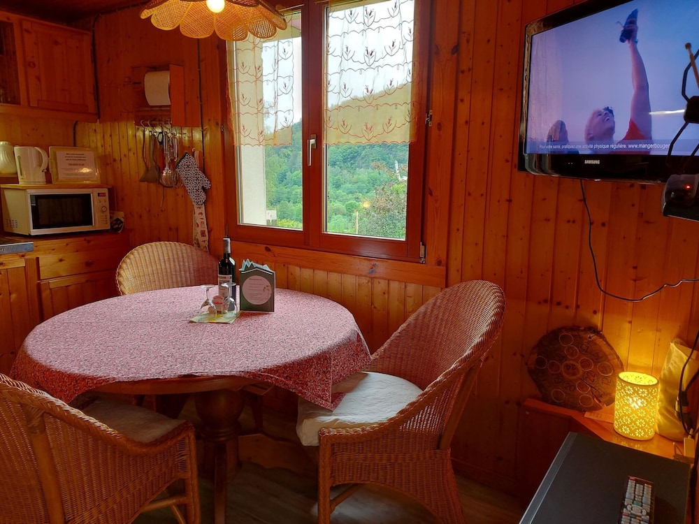 Classic Chalet, 4 Bedrooms photo 3