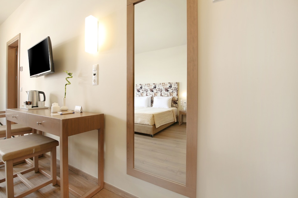 Room (Promo) photo 2