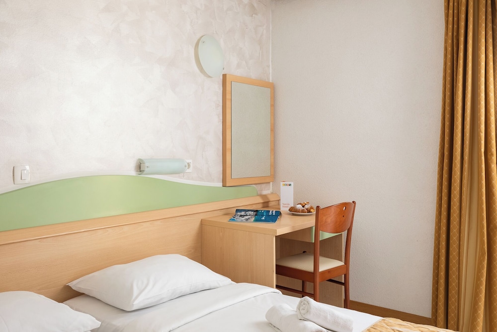 Economy Double or Twin Room, Hill View photo 3