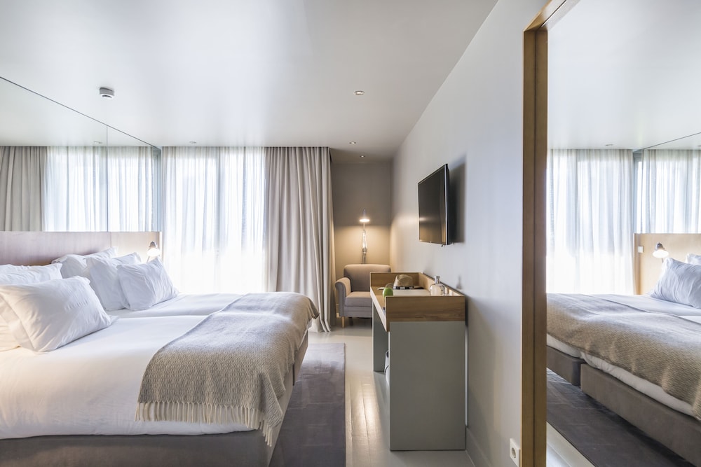 Superior Twin Room, River View - Photo 3