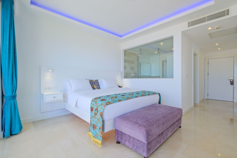 Executive Suite - Photo 21