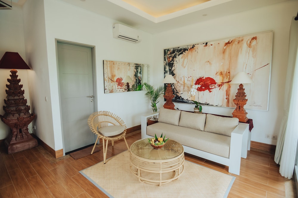 1 Bedroom Villa with Balcony Pool View - Photo 14