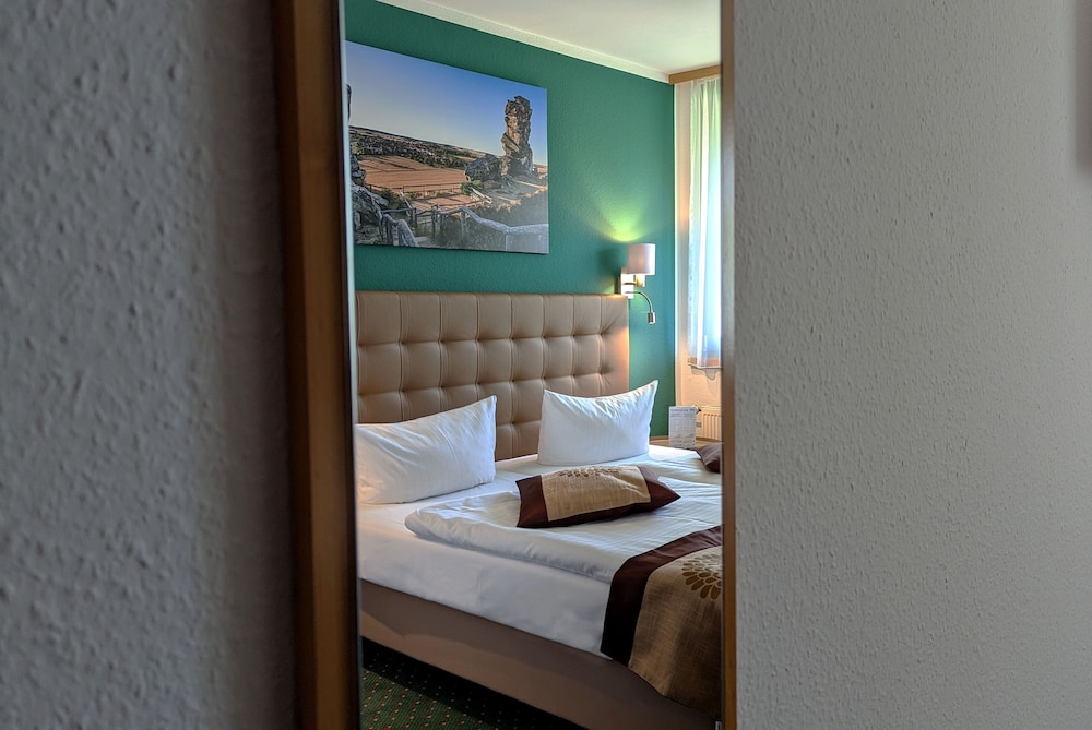 Double or Twin Room - Photo 9