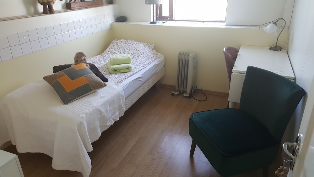 Standard Single Room, Shared Bathroom (Room 1) photo 3
