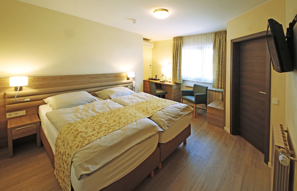 Superior Double Room - Photo 1