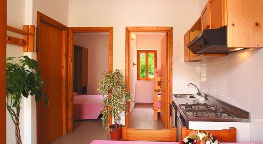 Basic Bungalow photo 1