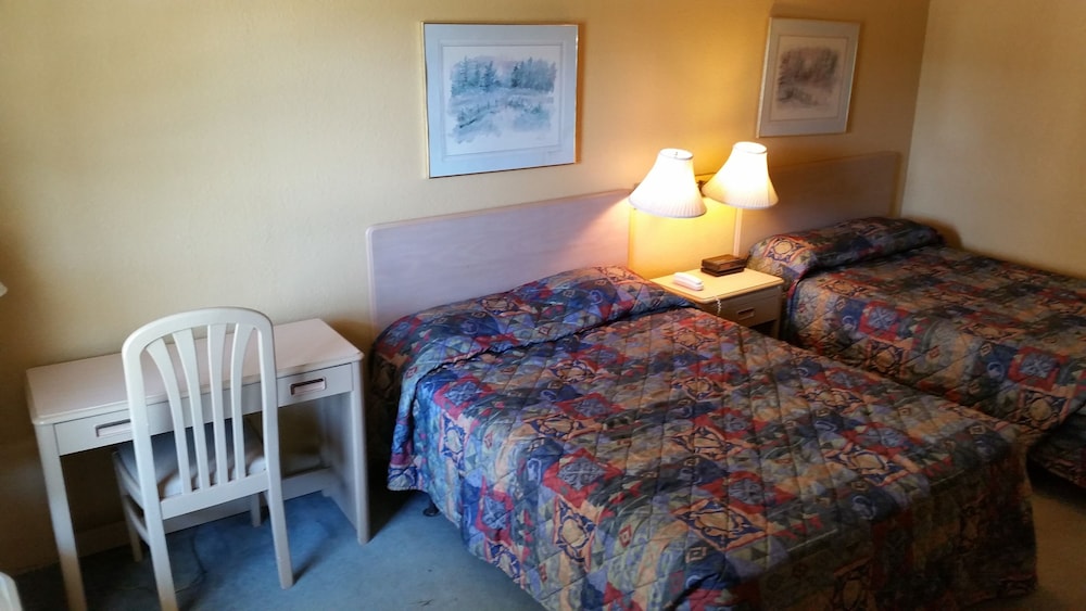 Standard Room, 2 Double Beds, Smoking, Refrigerator & Microwave photo 1