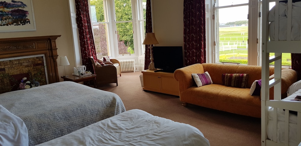 Family Room, Multiple Beds, Golf View