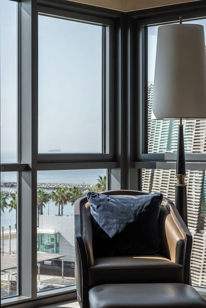 Premium King Room with One King Bed (Non Smoking)