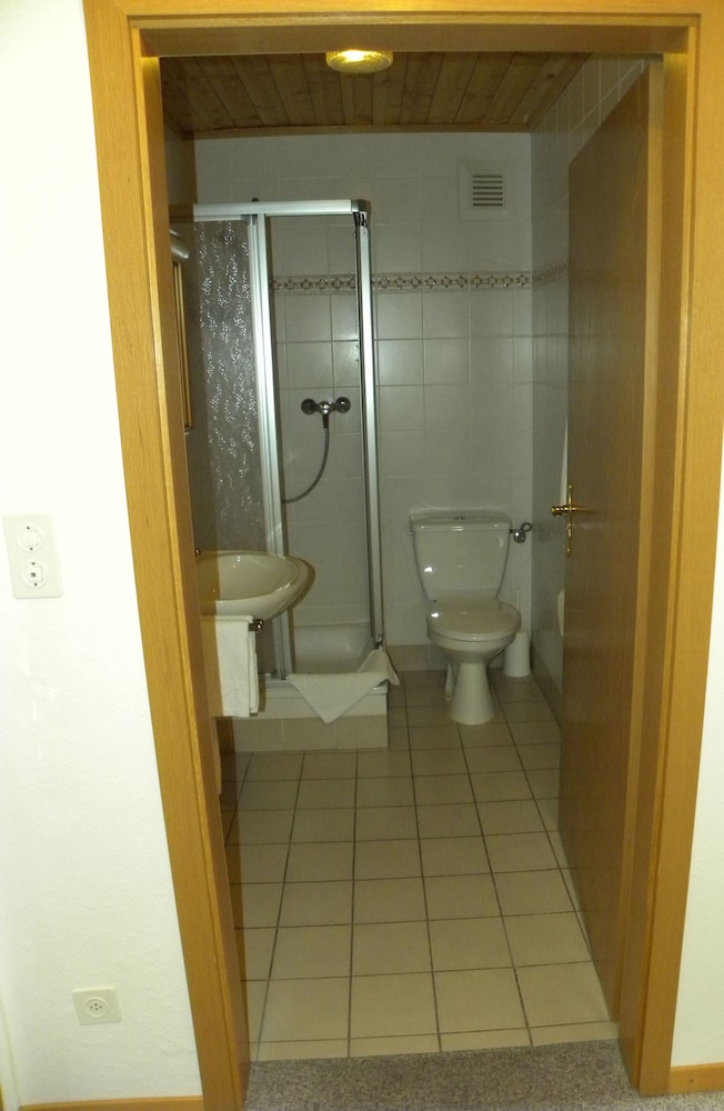 Standard Room, 2 Twin Beds, Balcony - Photo 3