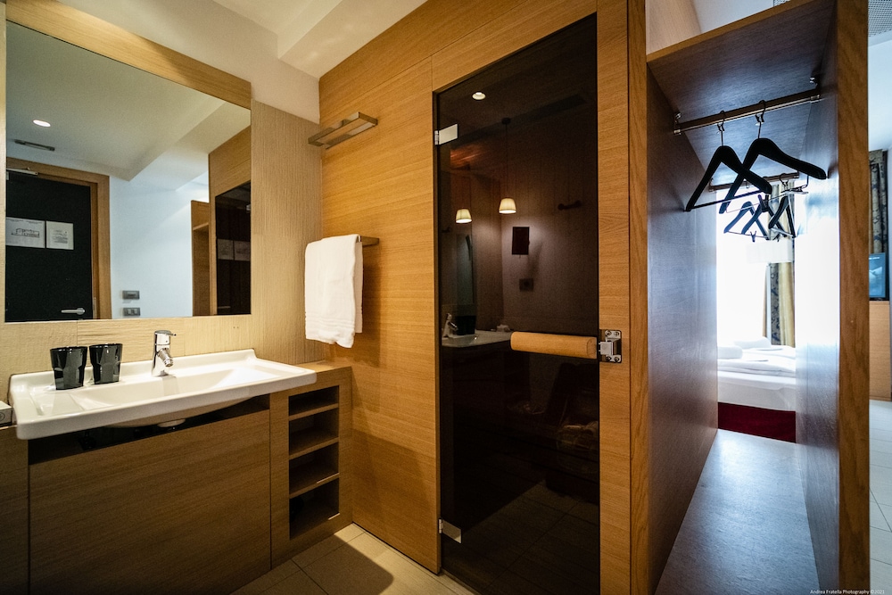 Deluxe Room - Photo 8