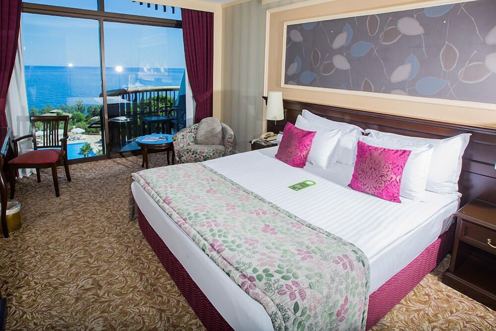 Standard Room, 1 King Bed, Non Smoking photo 3