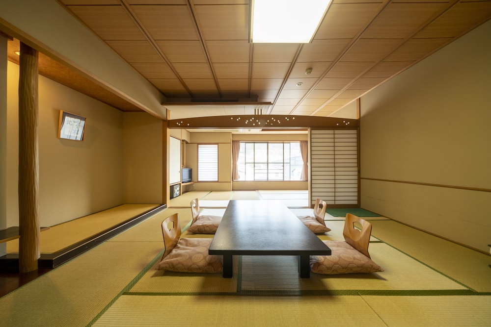 Two adjacent Japanese Style Rooms, Non-Smoking (Townhouse View) photo 2