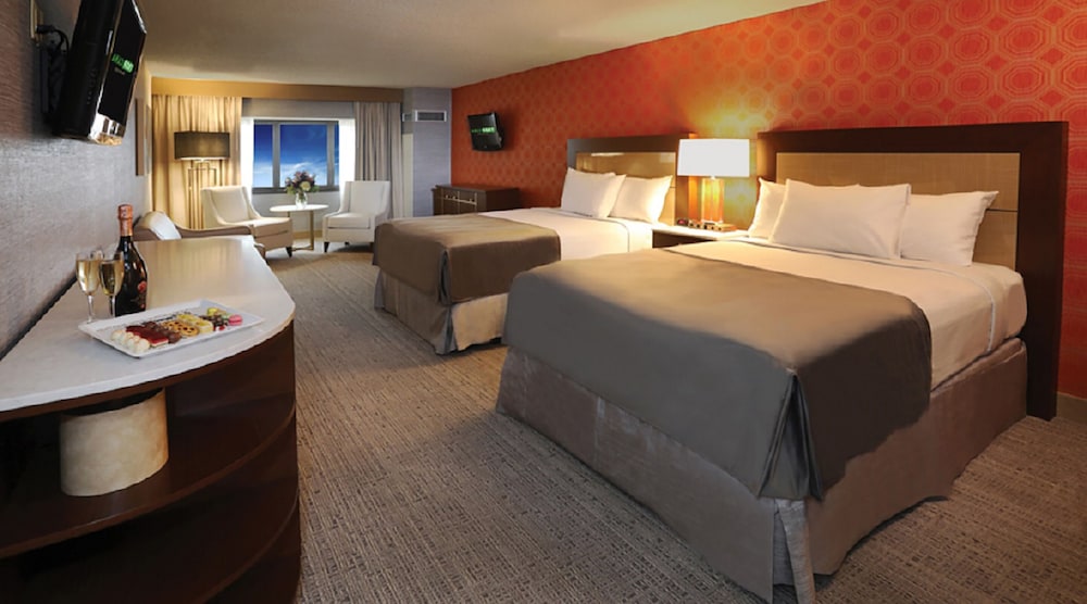 SOUTH PREMIUM OCEAN SUITE 2 QUEEN NON-SMOKING - Photo 2