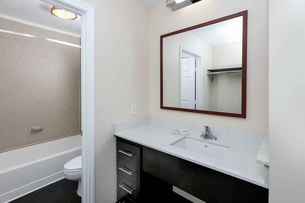 Suite, 1 Bedroom, Accessible Bathtub (Mobility Tub) - Photo 8