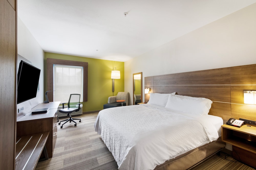 Suite, 1 King Bed, Jetted Tub - Photo 5