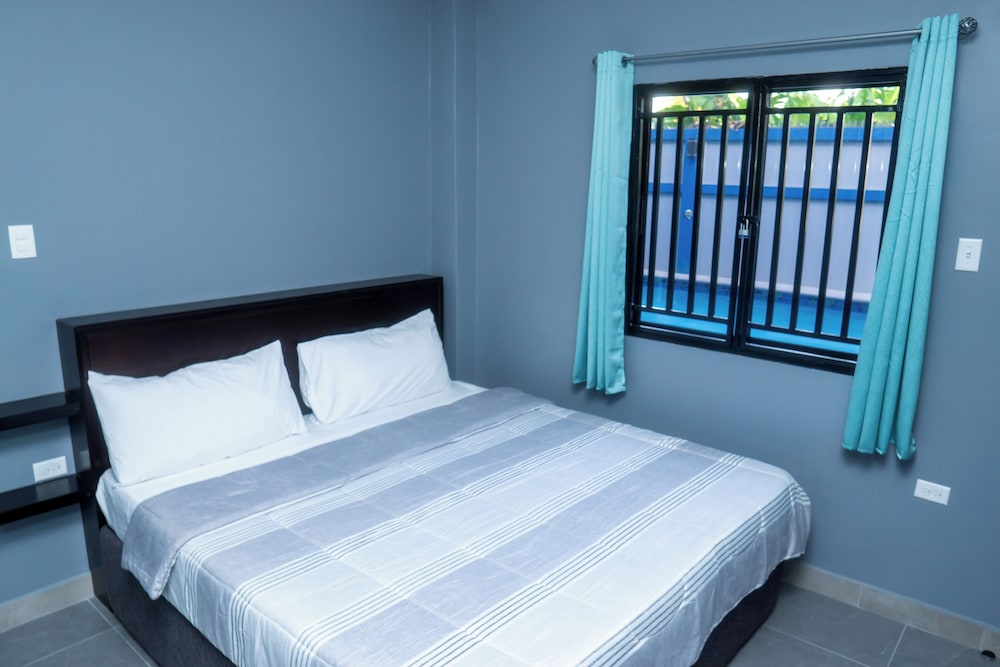 Luxury Suite, 1 King Bed with Sofa bed, Pool View