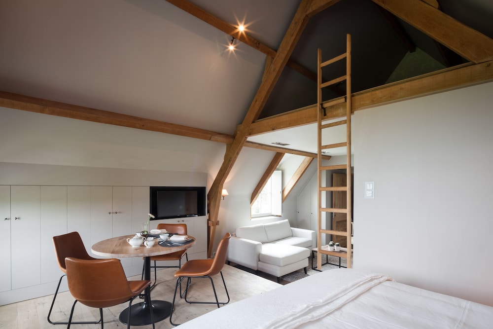 Junior Suite, 1 King Bed photo 2