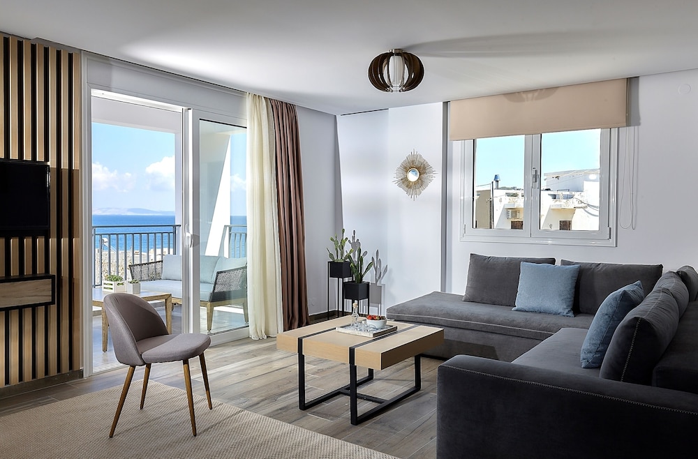 Deluxe Suite, 2 Bedrooms, Sea View photo 2