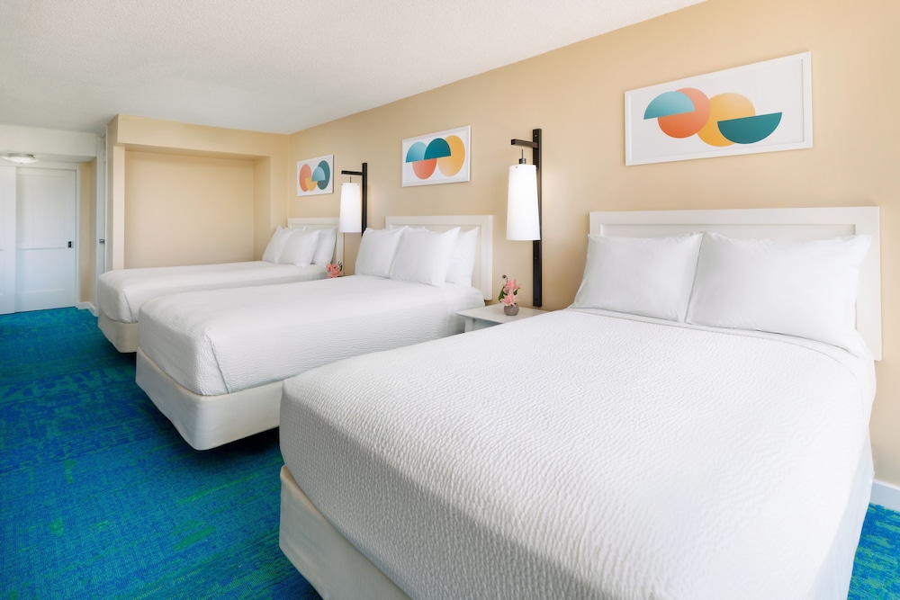 Room, Multiple Beds (Diamond Head View) - Photo 3