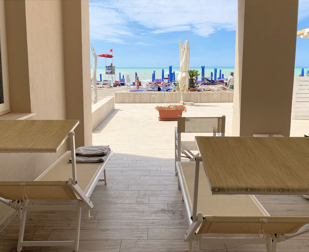 Exclusive Double Room, 1 Queen Bed, Patio, Sea View photo 3