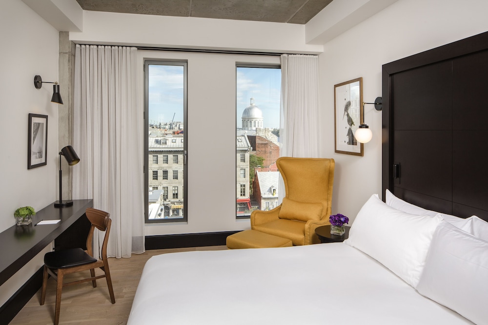 Deluxe Room, 1 King Bed (with View) photo 1