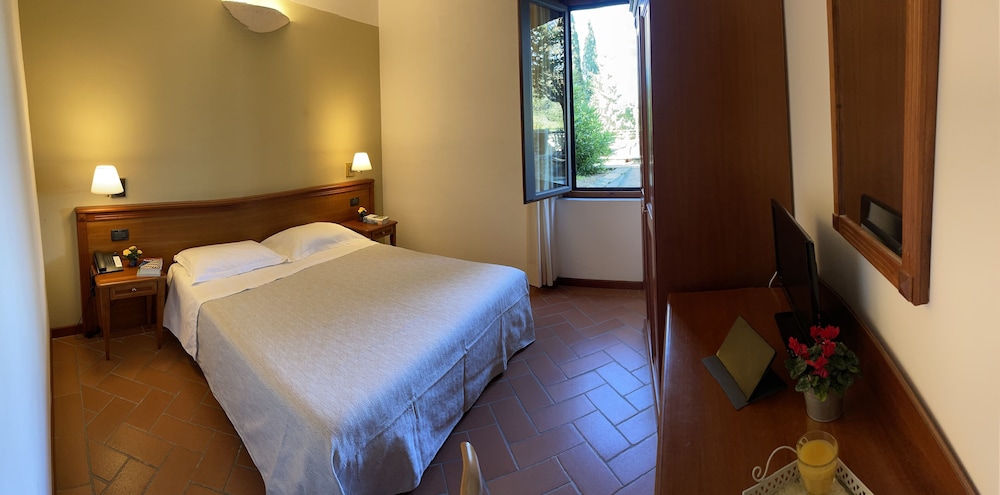 Standard Double Room - Photo 1