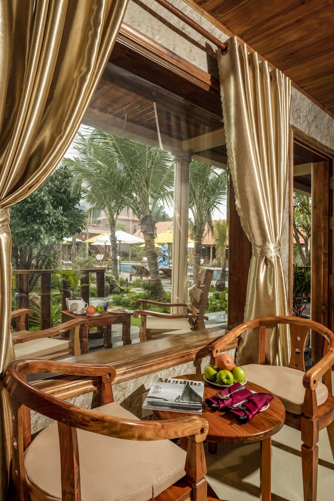 Superior Room, Multiple Beds, Pool View photo 2