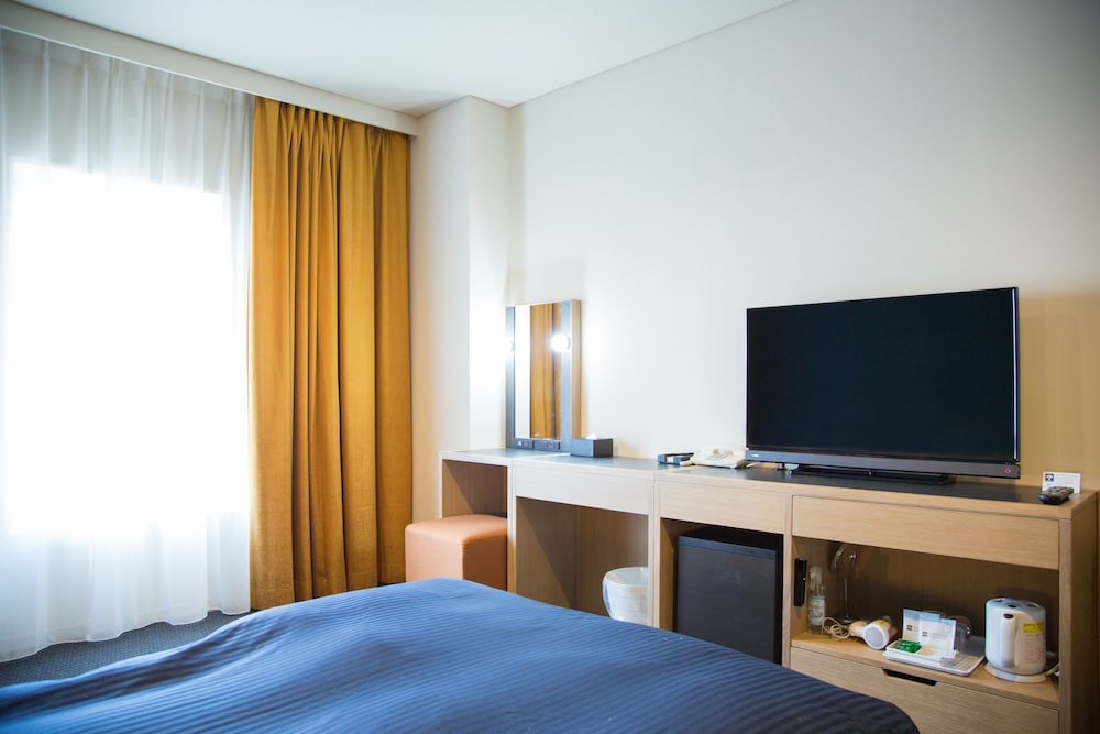 Triple Room - 2 Semi Double Beds (W120cm x L200cm) & 1 Single Bed (W85cm x L200cm), Non Smoking - Photo 2