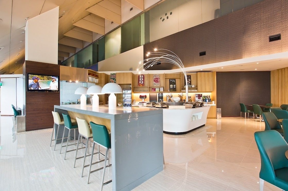 10hrs Lounge Use Seated Sofa Chairs (NO BED) Check-in Between 7PM to 7AM photo 2