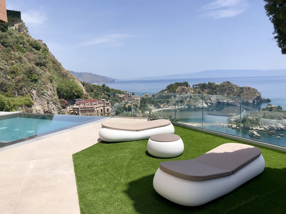 Exclusive Apartment, Private Pool, Sea View photo 3