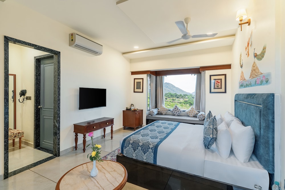 Partial Lake View Room - Photo 2