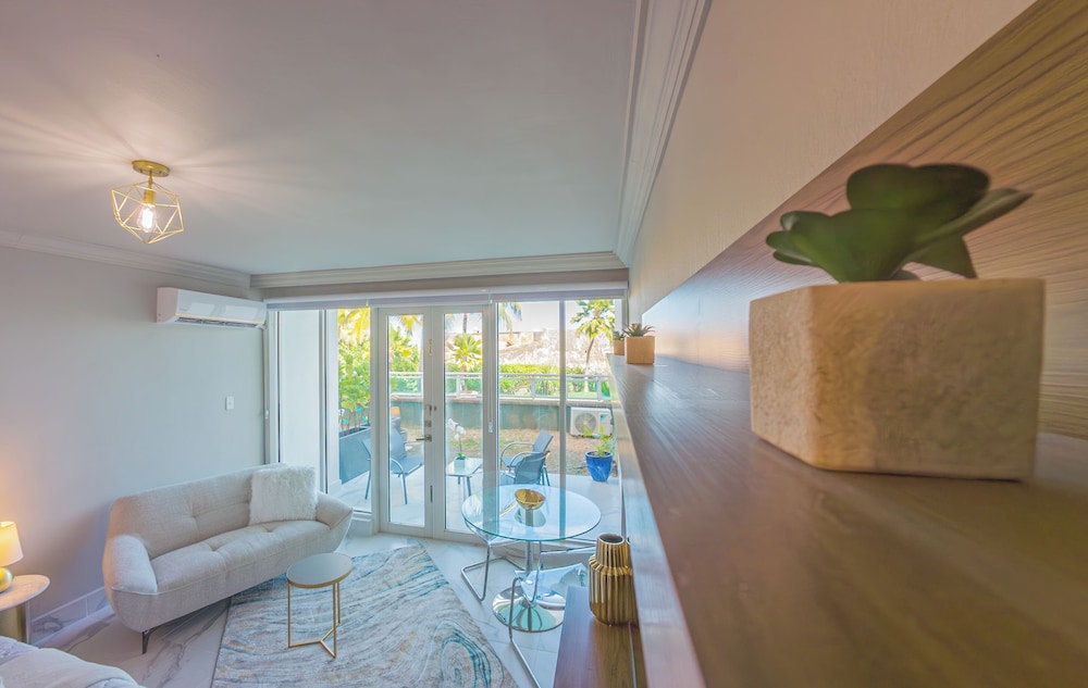 Life Suite Front sea view (2+2)