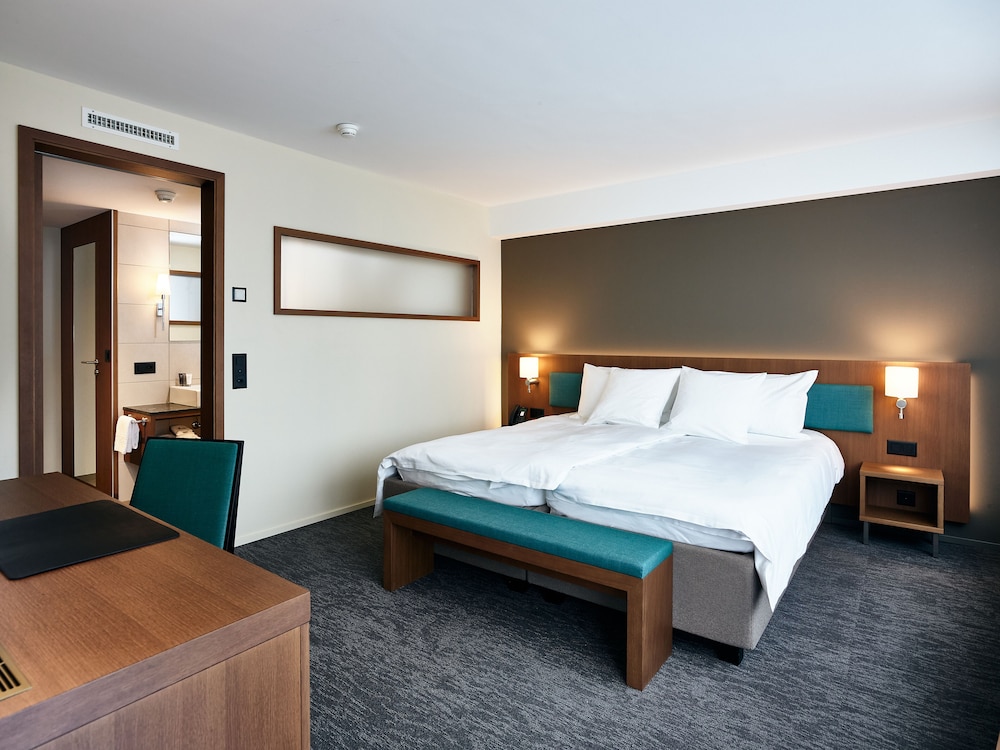 Suite, Balcony, Lakeside photo 1