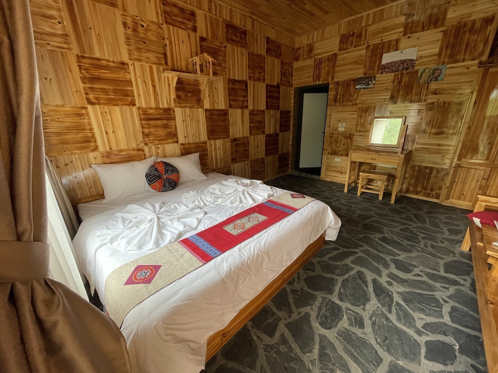 Luxury Double Room, 1 King Bed, Mountain View photo 2