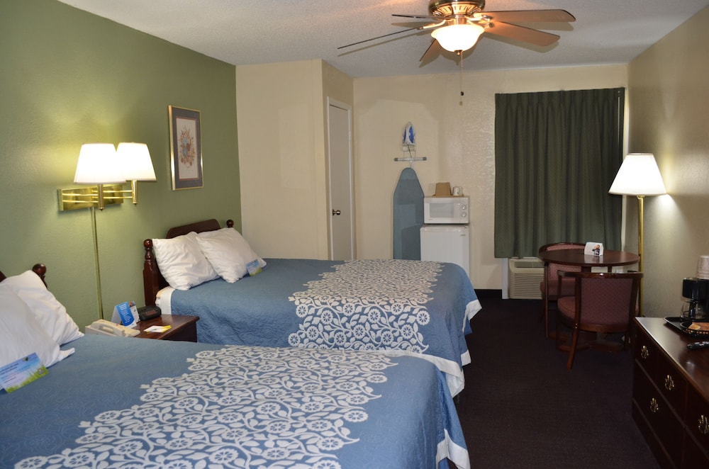 Standard Room, 2 Queen Beds - Photo 3