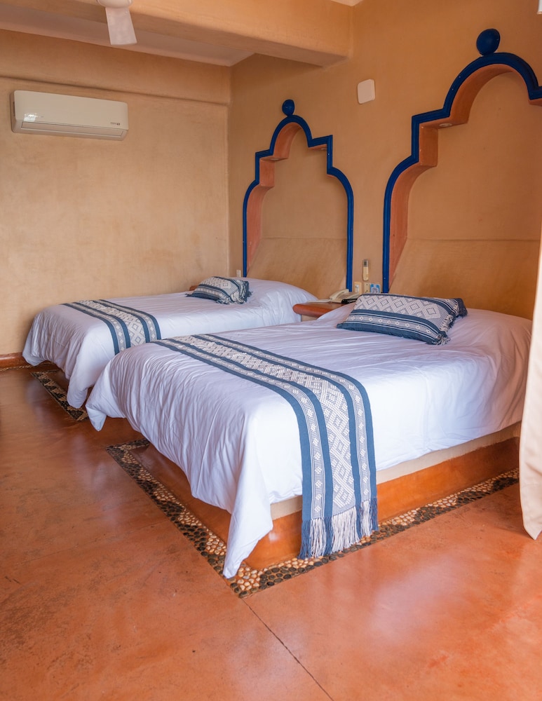 Deluxe Double Room, 2 Double Beds, Balcony, Sea View photo 3