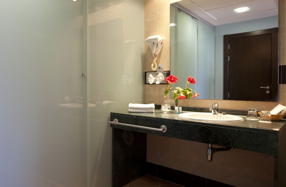Suite, 1 Bedroom - Photo 12