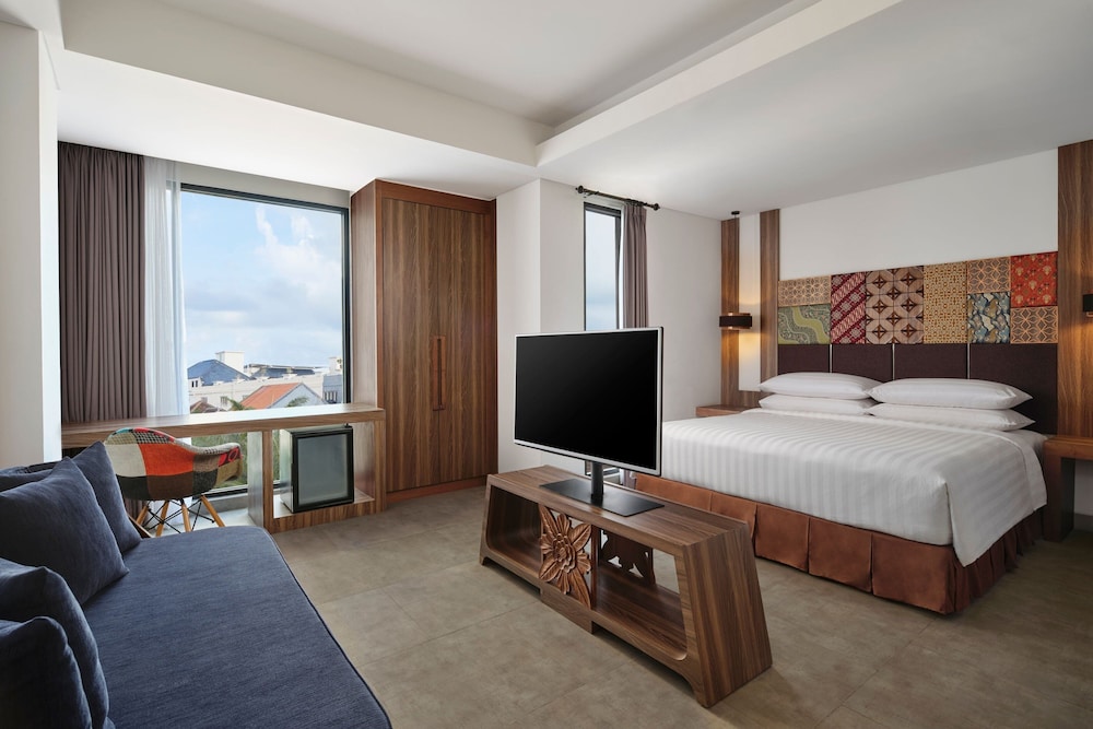 Deluxe Room, 1 King Bed, City View
