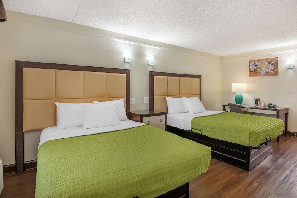 Standard Room, 2 Double Beds, Non Smoking - Photo 1