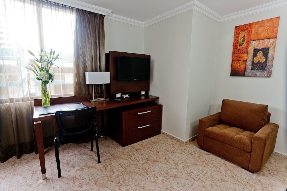 Premium Suite, 2 Double Beds thumbnail 6