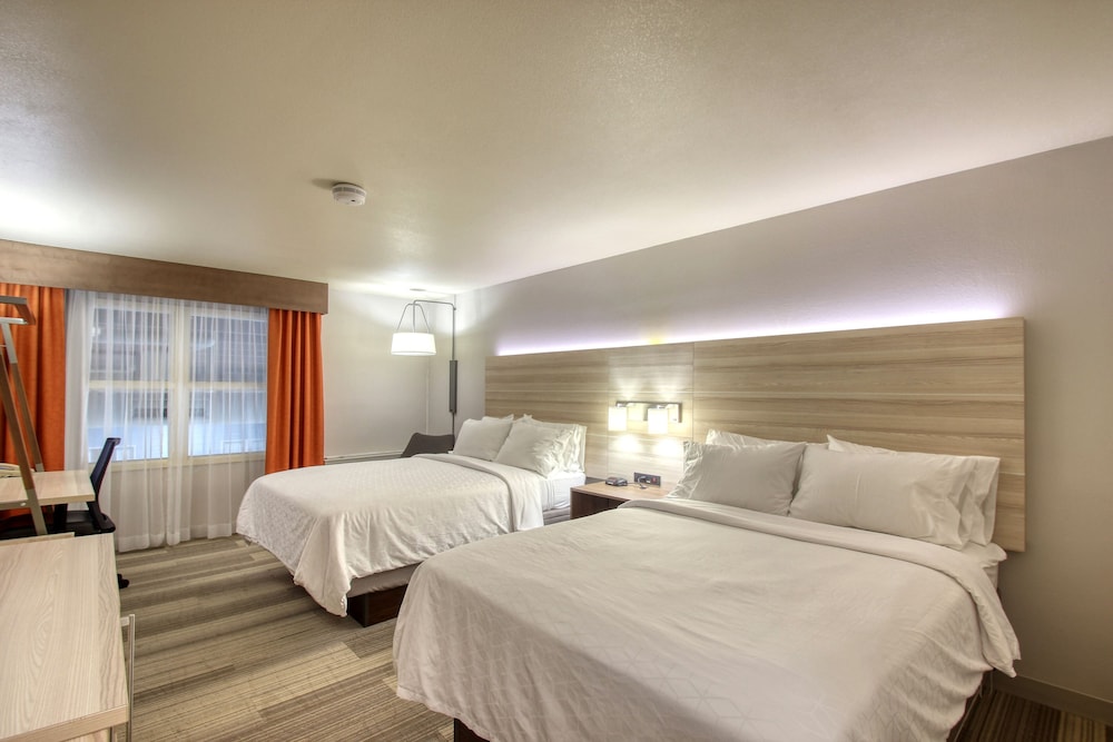 Standard Room, 2 Queen Beds - Photo 8