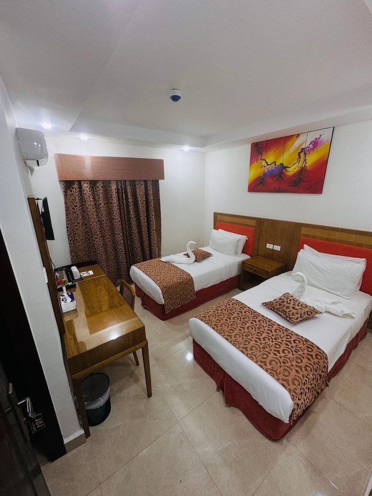 Economy Twin Room photo 3